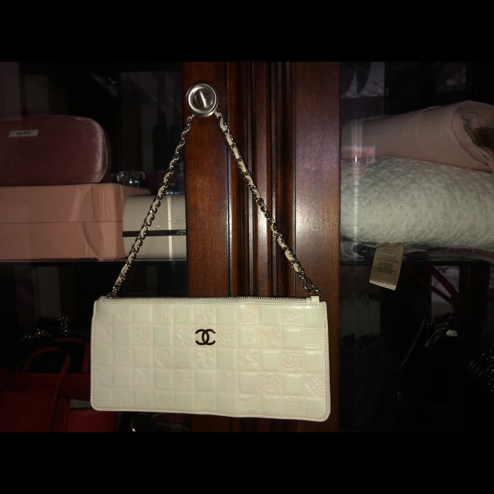 Off White / Cream channel purse (SOLD ‼️)